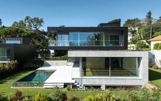 Condominium 4 Houses in Cascais / Humberto Conde Arquitectos Condominium 4 Houses in Cascais / Humberto Conde Arquitectos - Image 3 of 33