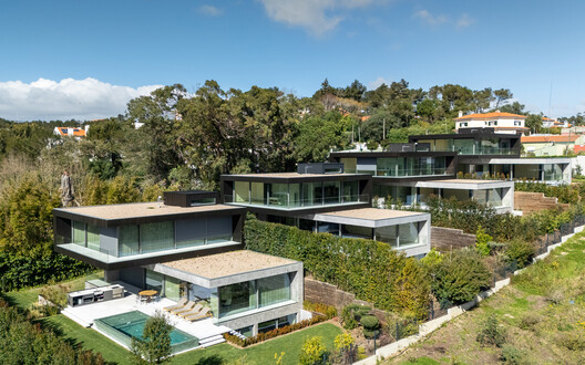 Condominium 4 Houses in Cascais / Humberto Conde Arquitectos Condominium 4 Houses in Cascais / Humberto Conde Arquitectos - Exterior Photography, Balcony