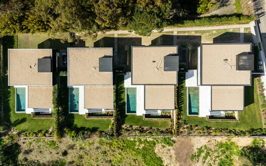 Condominium 4 Houses in Cascais / Humberto Conde Arquitectos Condominium 4 Houses in Cascais / Humberto Conde Arquitectos - Image 7 of 33