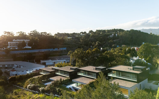 Condominium 4 Houses in Cascais / Humberto Conde Arquitectos Condominium 4 Houses in Cascais / Humberto Conde Arquitectos - Image 8 of 33