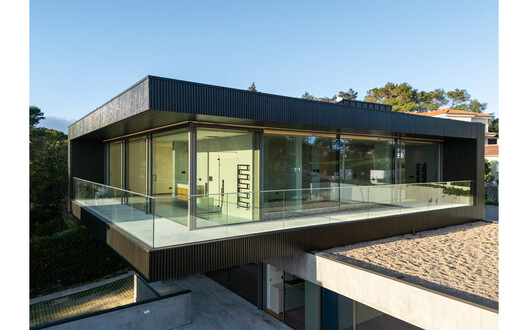 Condominium 4 Houses in Cascais / Humberto Conde Arquitectos Condominium 4 Houses in Cascais / Humberto Conde Arquitectos - Exterior Photography, Balcony