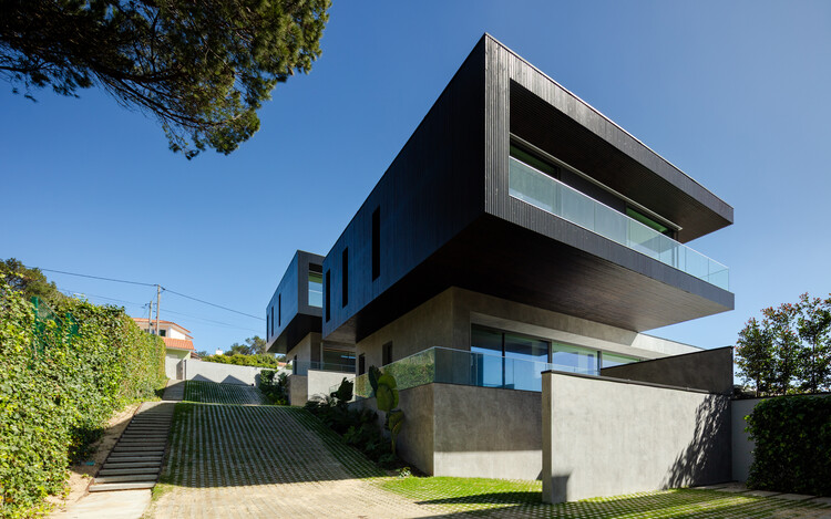 Condominio de 4 Casas en Cascais / Humberto Conde Arquitectos - Fotografía exterior, Concreto, Balcón