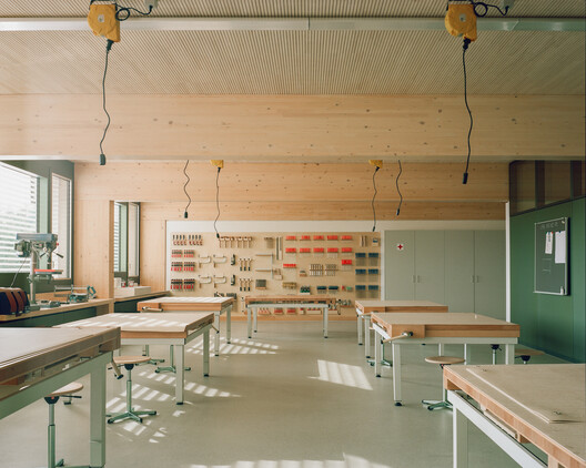 Primary School Wiesental / PENZISBETTINI Architekten Primary School Wiesental / PENZISBETTINI Architekten - Interior Photography, Wood, Table, Chair