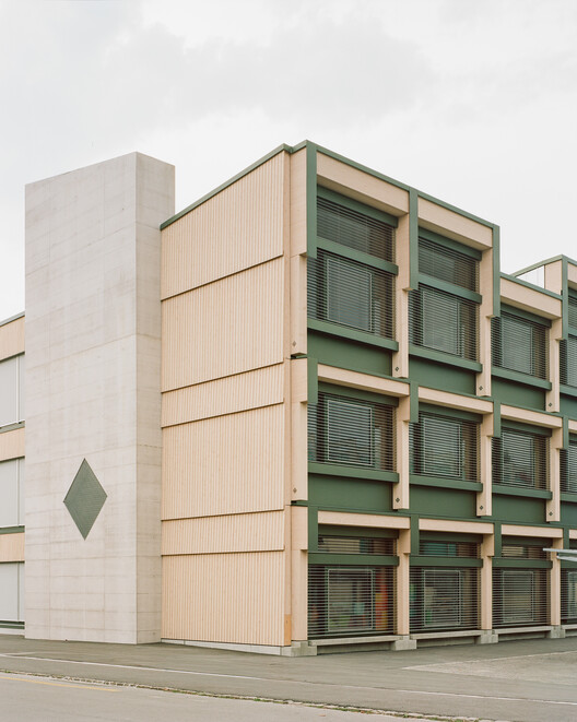Escuela Primaria Wiesental / PENZISBETTINI Architekten - Fotografía exterior, Concreto