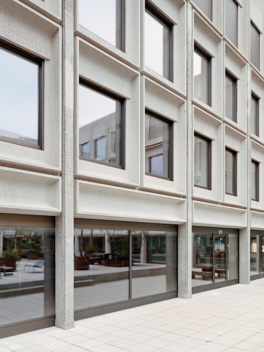 Ampliação Vertical e Reforma do Collège Rousseau / Burckhardt Ampliação Vertical e Reforma do Collège Rousseau / Burckhardt - Fotografia de Interiores, Concreto