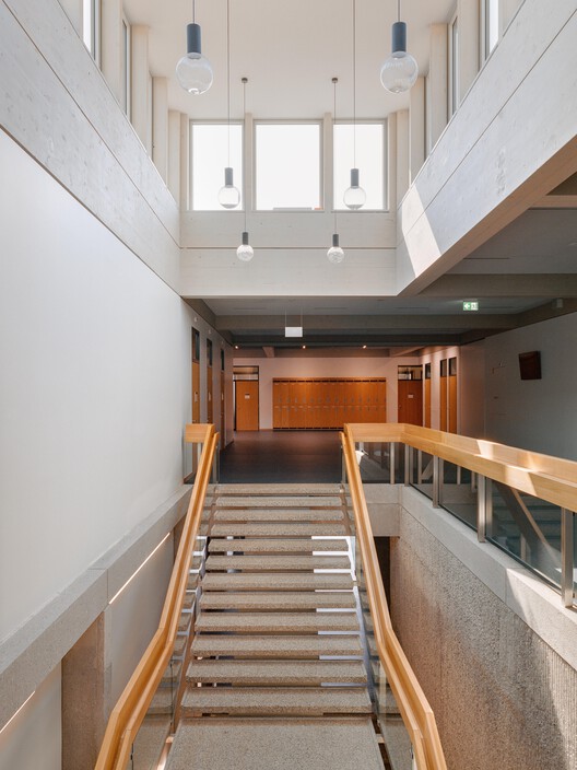 Ampliação Vertical e Reforma do Collège Rousseau / Burckhardt Ampliação Vertical e Reforma do Collège Rousseau / Burckhardt - Fotografia de Interiores, Escada, Madeira, Vidro, Corrimão
