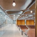 卢梭中学（Collège Rousseau）垂直扩建与翻新 / Burckhardt - 大学
