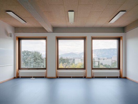 Ampliação Vertical e Reforma do Collège Rousseau / Burckhardt Ampliação Vertical e Reforma do Collège Rousseau / Burckhardt - Fotografia de Interiores, Madeira, Vidro