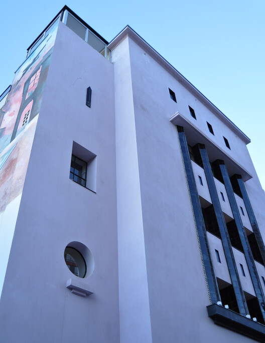 Teatro Mauri Restoration Preserves a 1951 Modernist Landmark in Valparaíso, Chile Teatro Mauri Restoration Preserves a 1951 Modernist Landmark in Valparaíso, Chile - Image 3 of 14