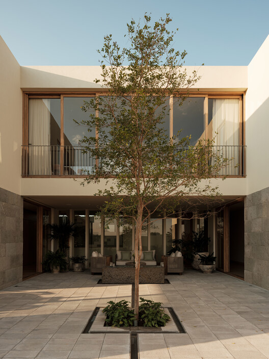 PR House / 0studio Arquitectura PR House / 0studio Arquitectura - Exterior Photography, Concrete, Courtyard