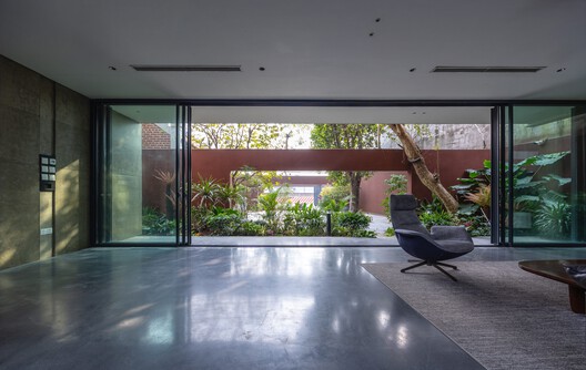 NB01 House / TNT Architecture - Interior Photography, Concrete, Courtyard