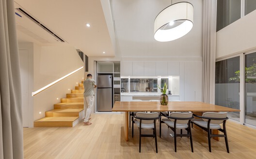 JNG House / BodinChapa Architects JNG House / BodinChapa Architects - Interior Photography, Dining room, Wood, Lighting, Chair, Table, Door, Glass
