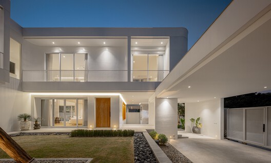 JNG House / BodinChapa Architects JNG House / BodinChapa Architects - Exterior Photography, Door, Concrete