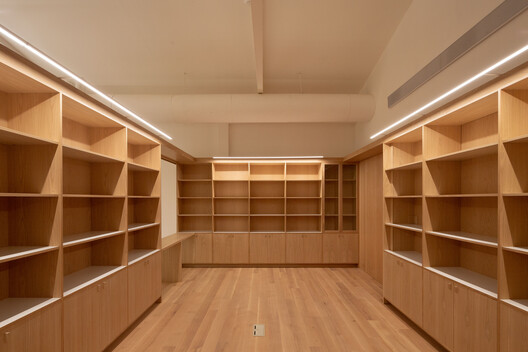 Larivière Foundation / Clusellas Ades + Machado-Silvetti Larivière Foundation / Clusellas Ades + Machado-Silvetti - Interior Photography, Closet, Wood, Shelving