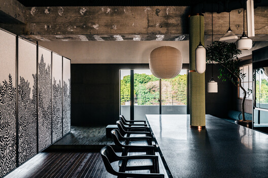 Drifting - Fusuma-e House and Studio / knof Drifting - Fusuma-e House and Studio / knof - Interior Photography, Wood, Lighting, Glass, Chair