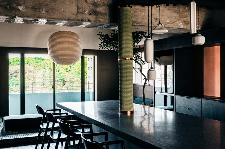 Drifting - Fusuma-e House and Studio / knof - Fotografia de Interiores, Iluminação, Mesa, Cadeira, Vidro