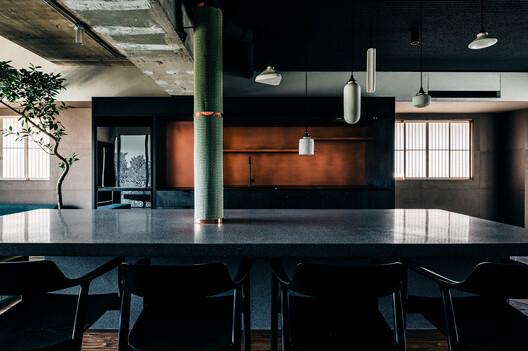 Drifting - Fusuma-e House and Studio / knof Drifting - Fusuma-e House and Studio / knof - Interior Photography, Kitchen, Wood, Lighting, Table, Chair, Glass