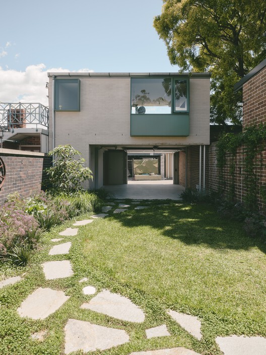 Denj Lane House / Carter Williamson Architects Denj Lane House / Carter Williamson Architects - Exterior Photography, Door, Concrete, Garden, Courtyard