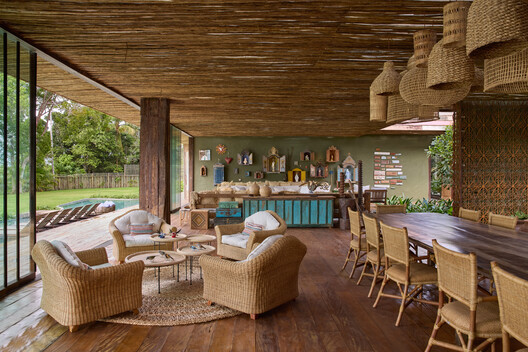 Roots House / Studio Gontijo Arquitetura - Interior Photography, Living Room, Wood, Chair