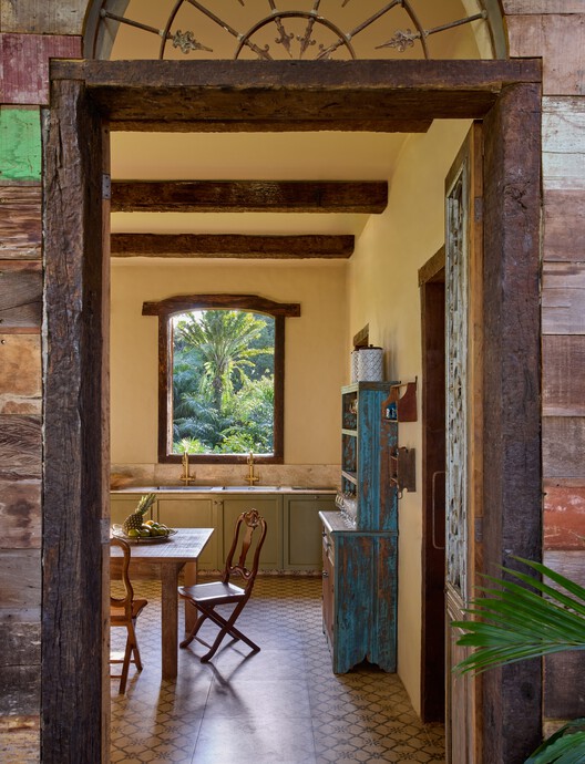 Roots House / Studio Gontijo Arquitetura - Interior Photography, Wood, Lighting, Door, Chair, Beam