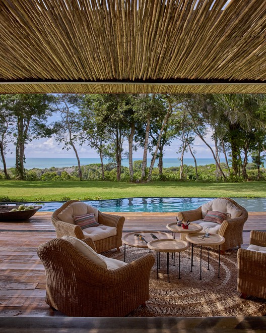 Roots House / Studio Gontijo Arquitetura - Interior Photography, Living Room, Wood, Chair, Garden, Patio