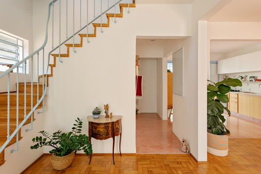 BF2 House / Peninsula Arquitetura BF2 House / Peninsula Arquitetura - Interior Photography, Stairs, Wood, Handrail, Lighting, Door
