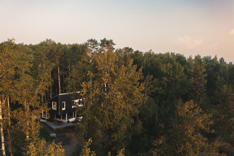 Wabamun Lake Cabin  / Josh Kjenner - Exterior Photography, Houses, Forest