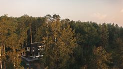 Wabamun Lake Cabin  / Josh Kjenner