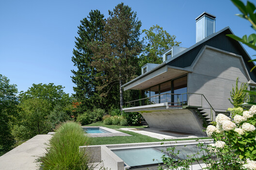 ZASIP house, renovation and expansion / Raketa
