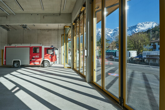Fire Station and Community Hall Mötz / Imgang Architekten Fire Station and Community Hall Mötz / Imgang Architekten - Interior Photography, Concrete