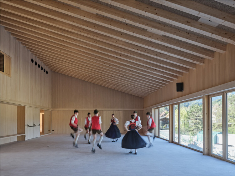 Estación de bomberos y salón comunitario Mötz / Imgang Architekten - fotografía interior