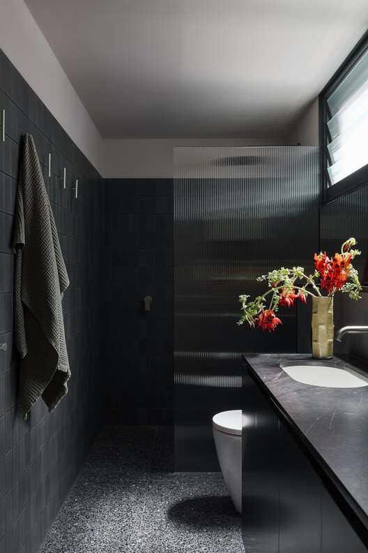 Playhouse Residence / Carter Williamson Architects Playhouse Residence / Carter Williamson Architects - Interior Photography, Bathroom, Lighting, Sink