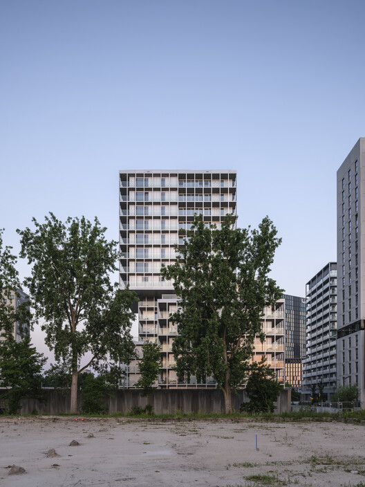 Алюминиевая внешняя решётка объединяет фасады. © Ossip van Duivenbode, courtesy of OMA