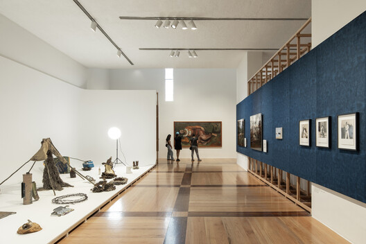 Exhibition Design for Constellations and Drifts: Latin American Art from the FEMSA Collection / Max von Werz Arquitectos + Mauricio Mesta Arquitectos - Interior Photography, Wood, Lighting