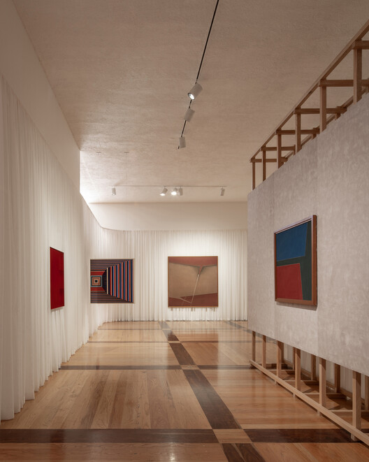 Exhibition Design for Constellations and Drifts: Latin American Art from the FEMSA Collection / Max von Werz Arquitectos + Mauricio Mesta Arquitectos - Image 2 of 21