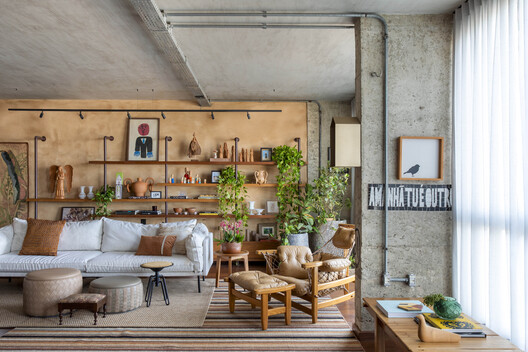 Veredas Apartment / Novais Arquitetura Veredas Apartment / Novais Arquitetura - Interior Photography, Living Room, Wood, Sofa, Table, Chair
