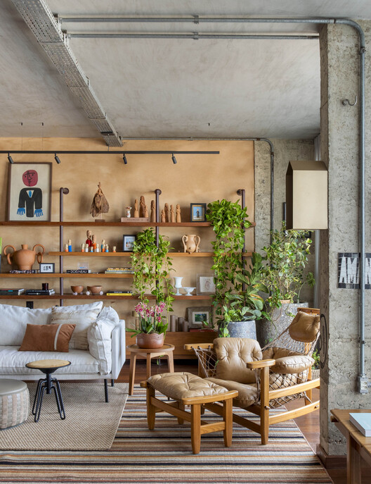 Veredas Apartment / Novais Arquitetura - Interior Photography, Living Room, Wood, Sofa, Table, Chair