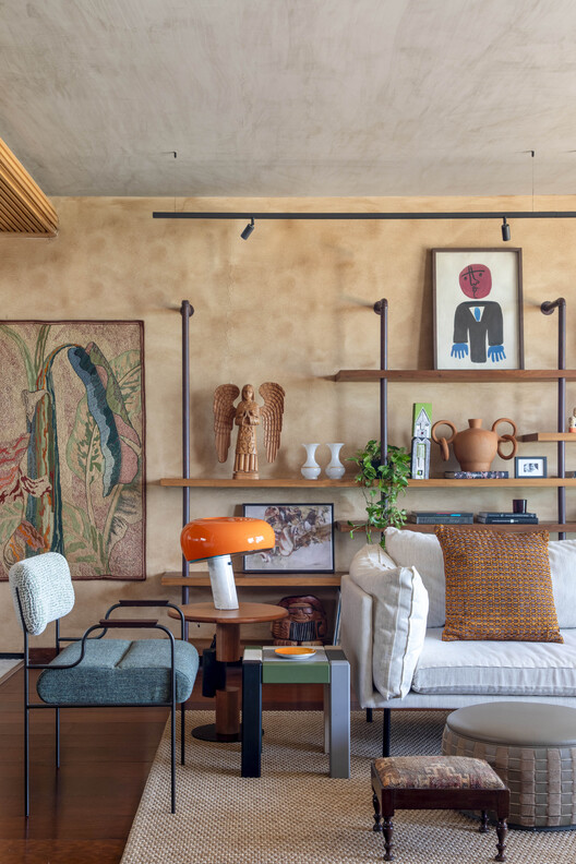 Veredas Apartment / Novais Arquitetura Veredas Apartment / Novais Arquitetura - Interior Photography, Wood, Table, Chair, Lighting