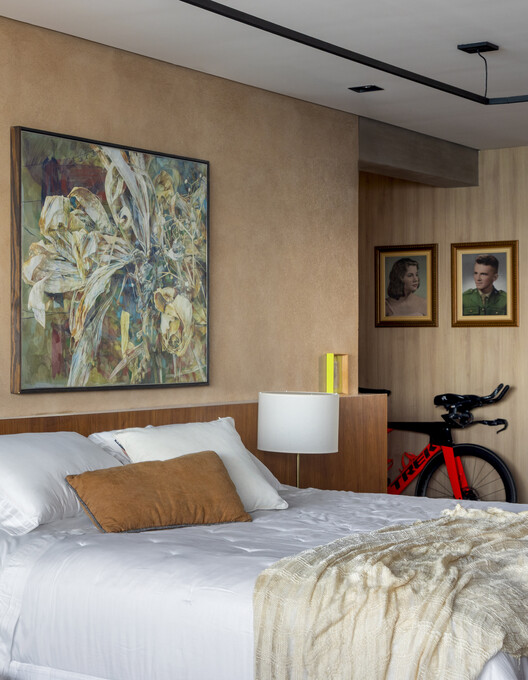 Veredas Apartment / Novais Arquitetura Veredas Apartment / Novais Arquitetura - Interior Photography, Bedroom, Bed, Wood, Lighting