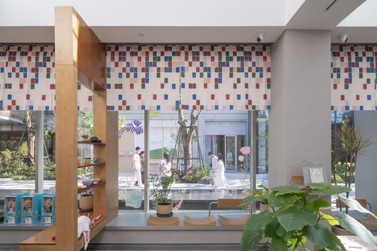 Green Heart Commercial Complex & A4X Art Center / E PLUS DESIGN Green Heart Commercial Complex & A4X Art Center / E PLUS DESIGN - Interior Photography, Glass