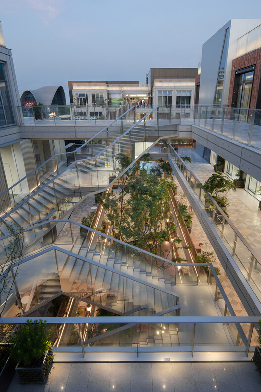 Green Heart Commercial Complex & A4X Art Center / E PLUS DESIGN Green Heart Commercial Complex & A4X Art Center / E PLUS DESIGN - Image 5 of 48