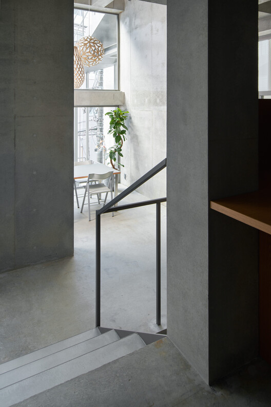 Koenji Office Building / SO&CO. Koenji Office Building / SO&CO. - Interior Photography, Wood, Lighting, Stairs, Glass, Concrete