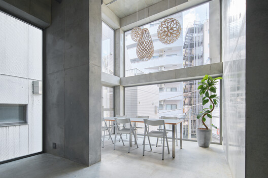 Koenji Office Building / SO&CO. Koenji Office Building / SO&CO. - Interior Photography, Glass, Concrete