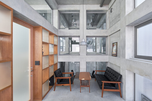 Koenji Office Building / SO&CO. Koenji Office Building / SO&CO. - Interior Photography, Wood, Glass