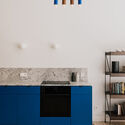 Interior de un apartamento en el barrio de Łazarz, Poznań / LBWA - fotografía del interior, cocina