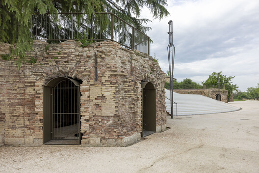Park of the Reggia di Rivalta / Openfabric + caarpa + FM Ingegneria Park of the Reggia di Rivalta / Openfabric + caarpa + FM Ingegneria - Exterior Photography, Arch, Arcade