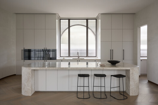 Thomas Residence / Embrace Architects Thomas Residence / Embrace Architects - Interior Photography, Kitchen, Countertop, Glass, Chair