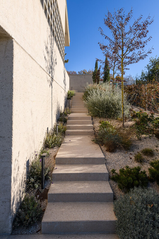House Malija / Raketa + Tria Studio House Malija / Raketa + Tria Studio - Exterior Photography, Stairs, Garden