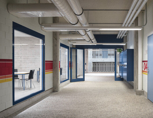 Limmattal Cantonal School / PENZISBETTINI Architekten Limmattal Cantonal School / PENZISBETTINI Architekten - Interior Photography, Glass