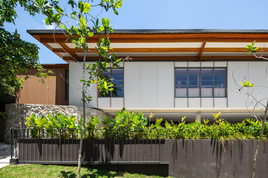 MA House – Atibaia / Estúdio Rossi Arquitetos MA House – Atibaia / Estúdio Rossi Arquitetos - Exterior Photography, Garden, Courtyard